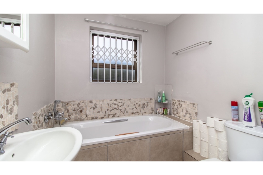 7 Bedroom Property for Sale in Loevenstein Western Cape